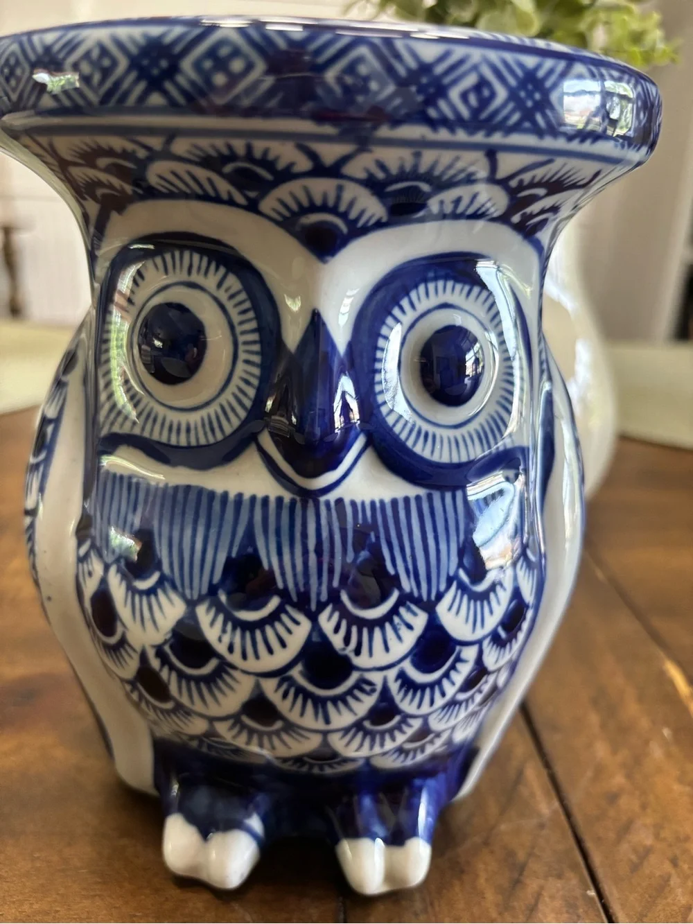Blue and white porcelain owl plant stand